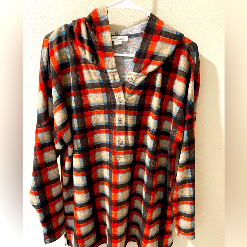 Simply Noelle plaid flannel long sleeved shirt